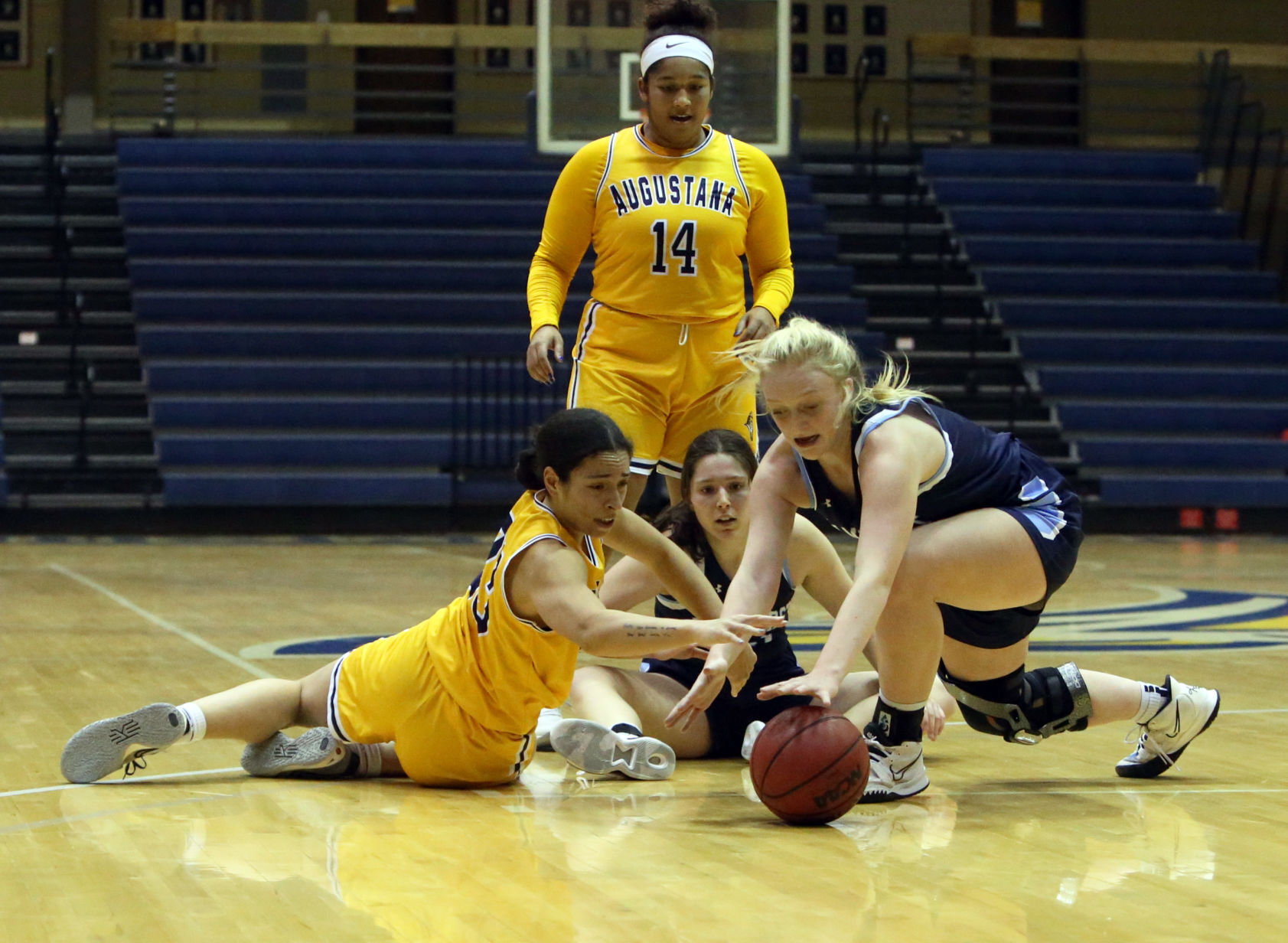 011222-qc-spt-augie women019.JPG